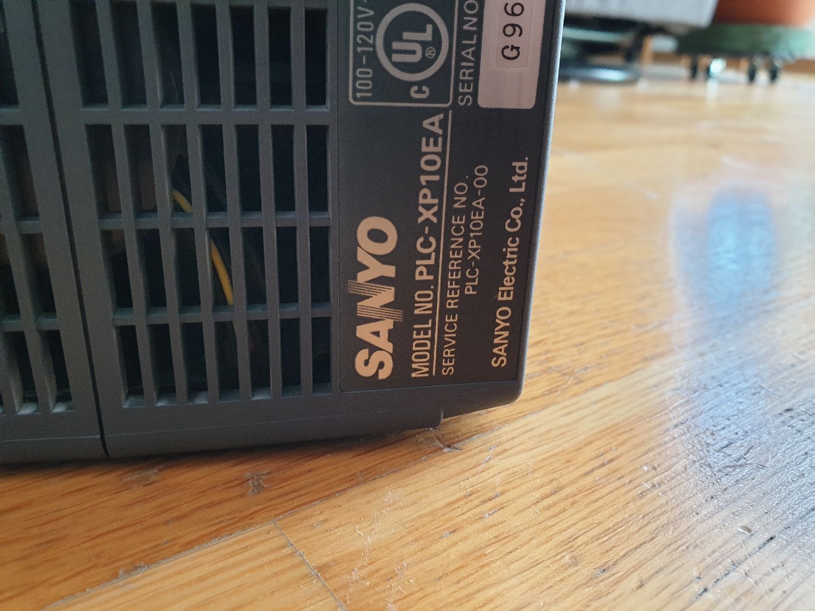 Sanyo Proiettori: SANYO PLC-XP10EA Multimedia Projektor mit Tasche – Usato da Ittigen venduto da Ziok187 3