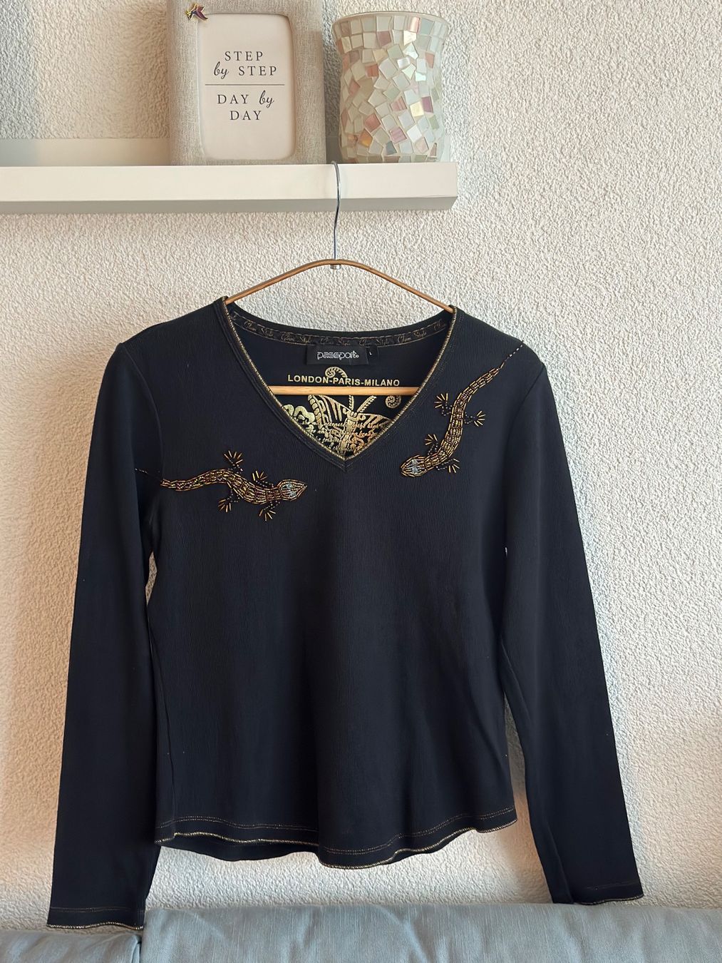 T-shirt: Oberteil schwarz mit Perlen (Passport)in L – Usato da Rothenburg venduto da wer_g9fd 2