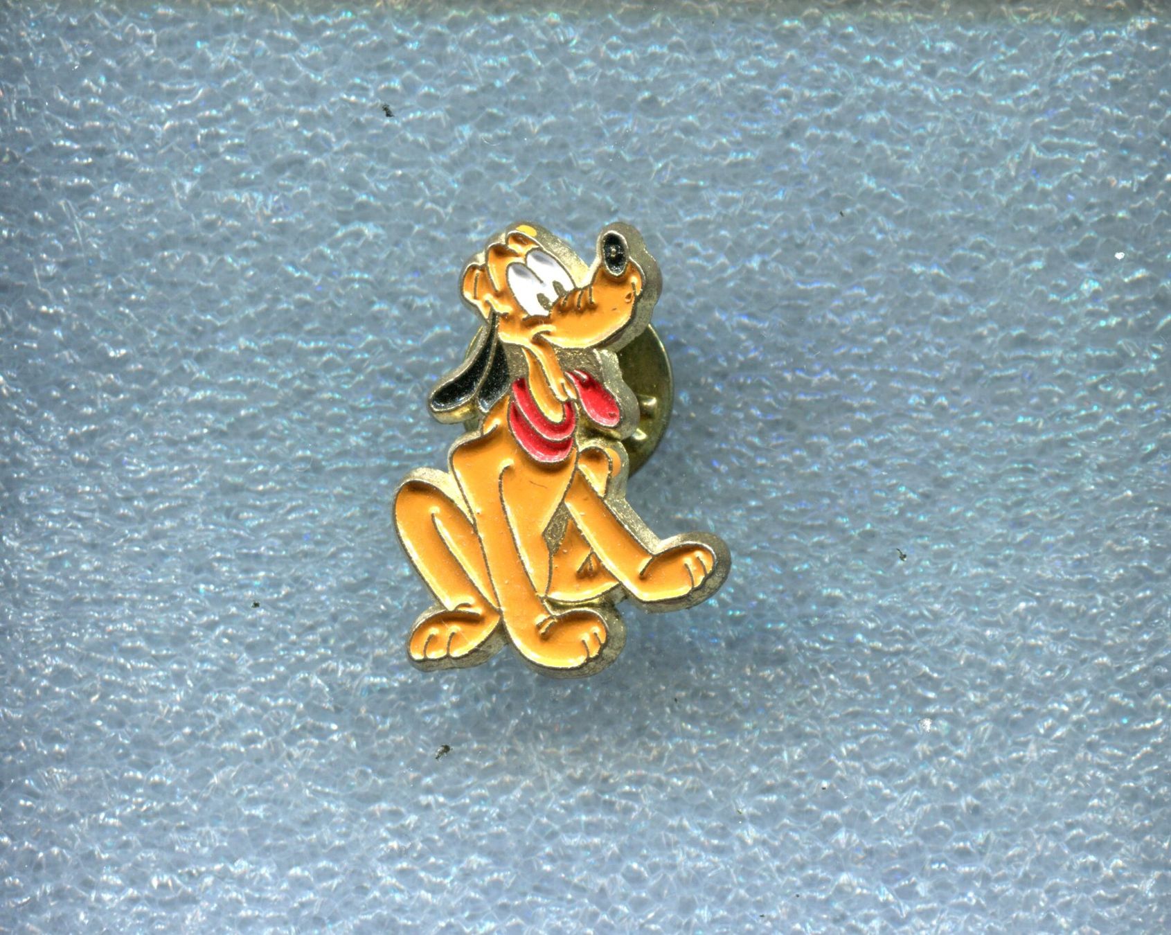 Disney Plaketten & Abzeichen: Pluto – Gebraucht aus Winterthur von Sammleroase