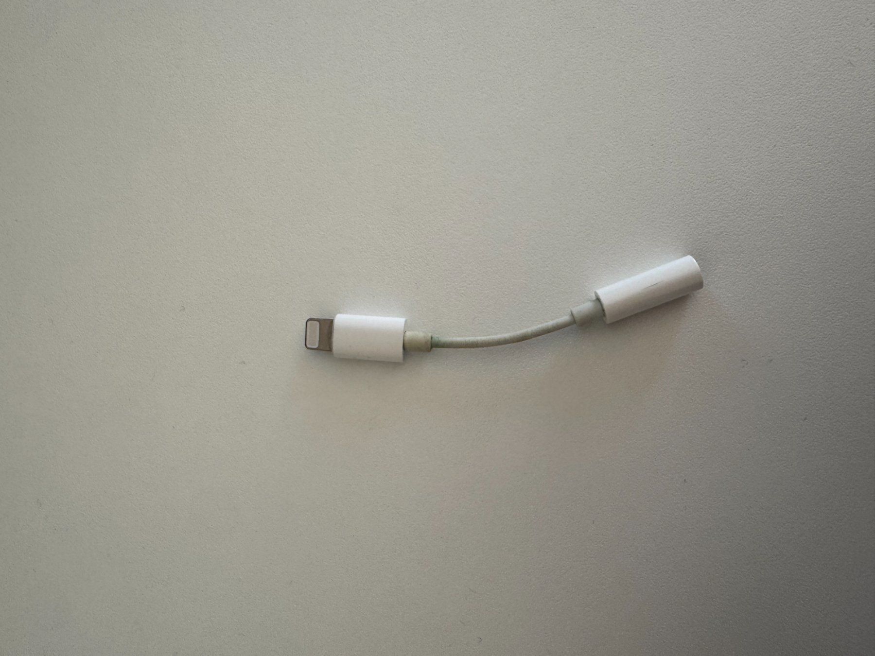 Apple Laufwerke & Adapter: Apple Lightning to 3.5mm headphone jack adapter – Gebraucht aus Adliswil von synsolus
