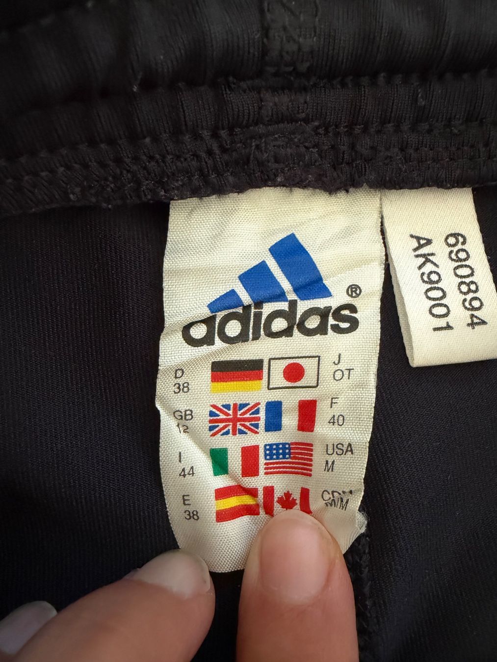 Adidas Hosen: ADIDAS SHORTS 36/38 – Gebraucht aus Wattwil von jopara 1