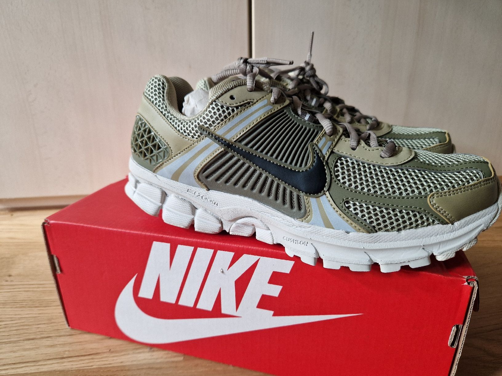 Nike Scarpe da uomo: Nike Zoom Vomero 43 neu – Nuovo e nell'imballaggio originale da Münchenbuchsee venduto da Ludo_Braenz 1