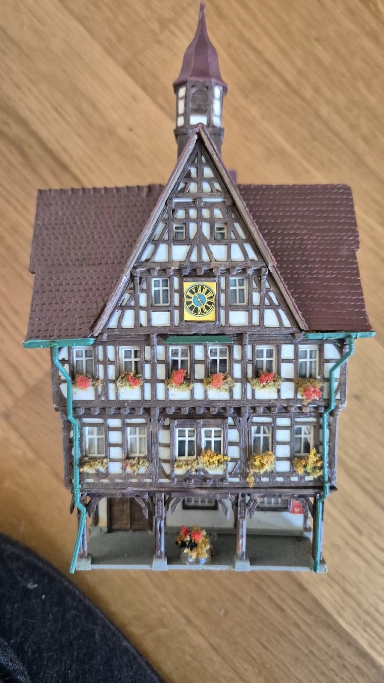 Modellini di ferrovie: Eisenbahn Modell Haus – Usato da Benglen venduto da Janine_25 1