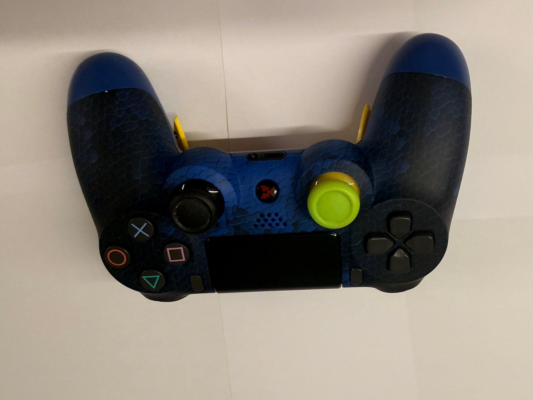 Sony Controller: Modifizierter Sony PS4 DualShock 4 Controller – Gebraucht aus Oberglatt ZH von lukiizh