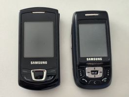 Zwei Samsung Mobiltelefone schwarz
