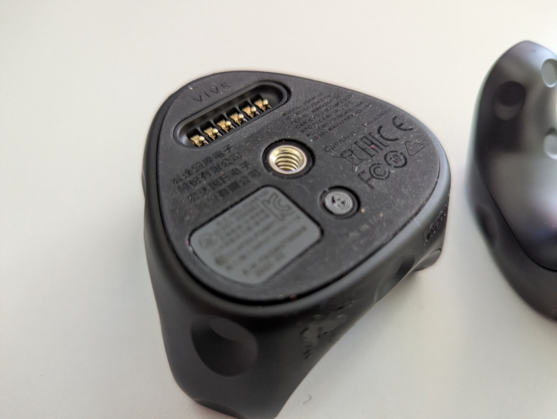 HTC VR Brille: 2x HTC Vive Tracker 3.0 inkl. USB-Dongle – Gebraucht aus Matten b. Interlaken von eboy_79 3