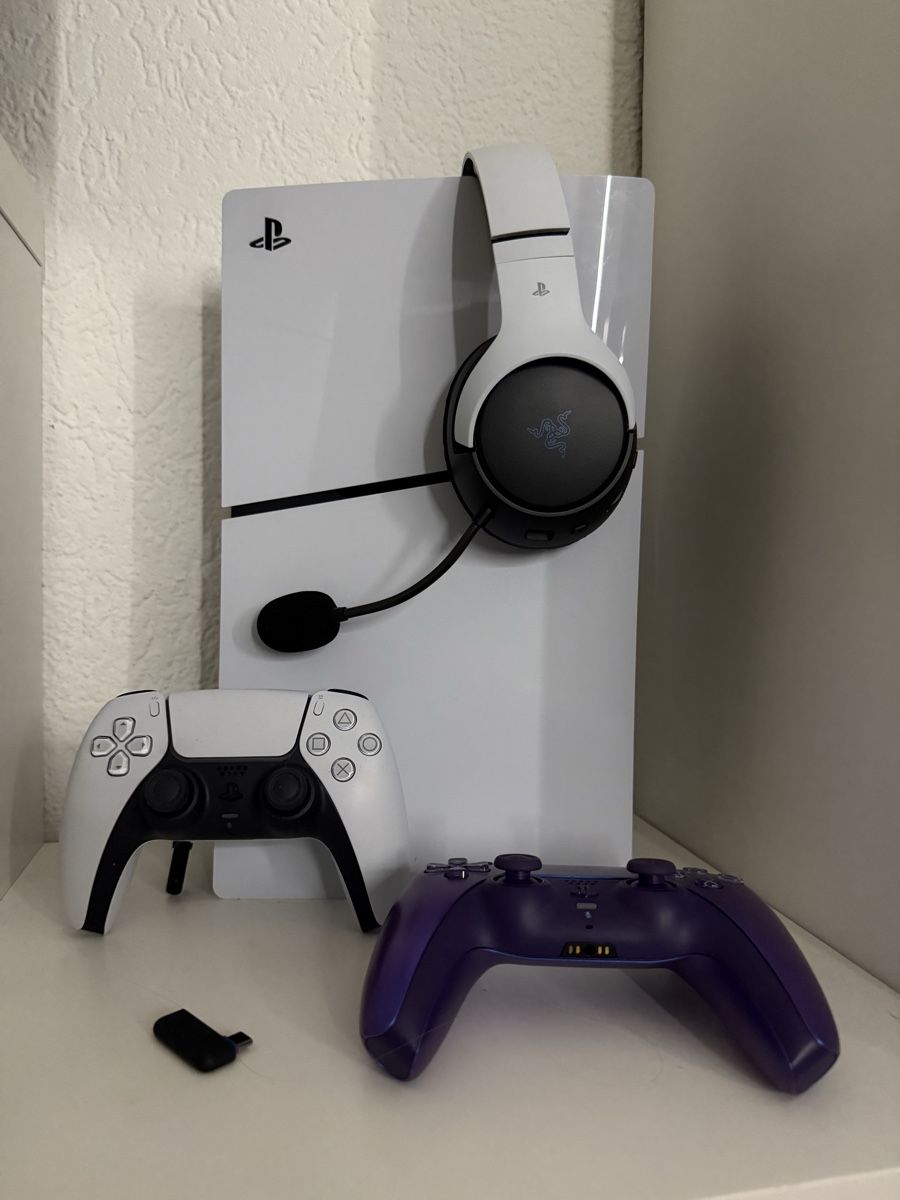 Consoles: Playstation 5 Bundle: Konsole, Headset & 2 Controller – D'occasion à Boswil par virgi06 1