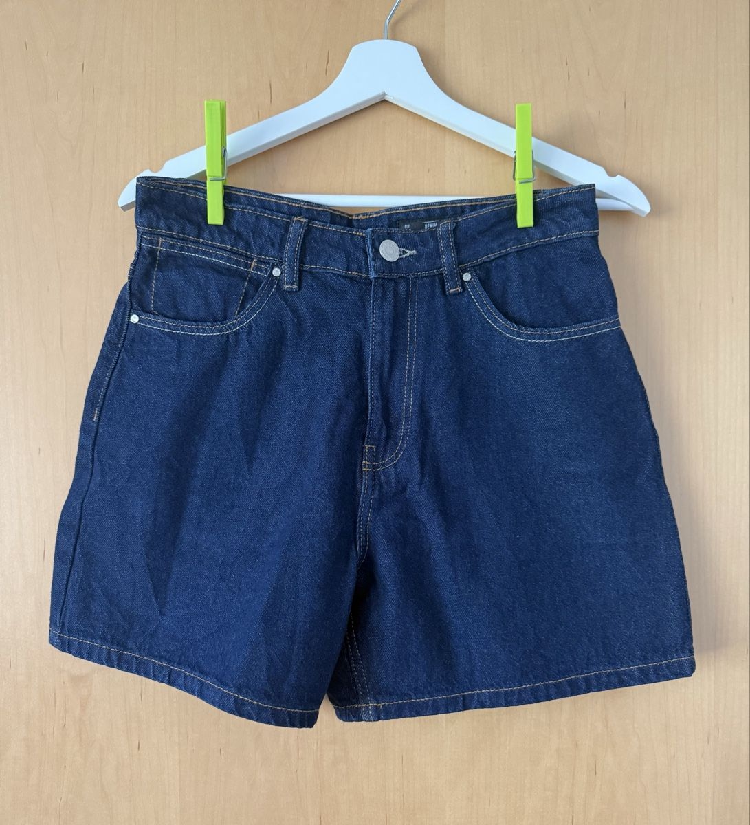 Jeans: Jeansshorts Damen – Nuovo (secondo la descrizione) da Wilen (Sarnen) venduto da aninaschwab