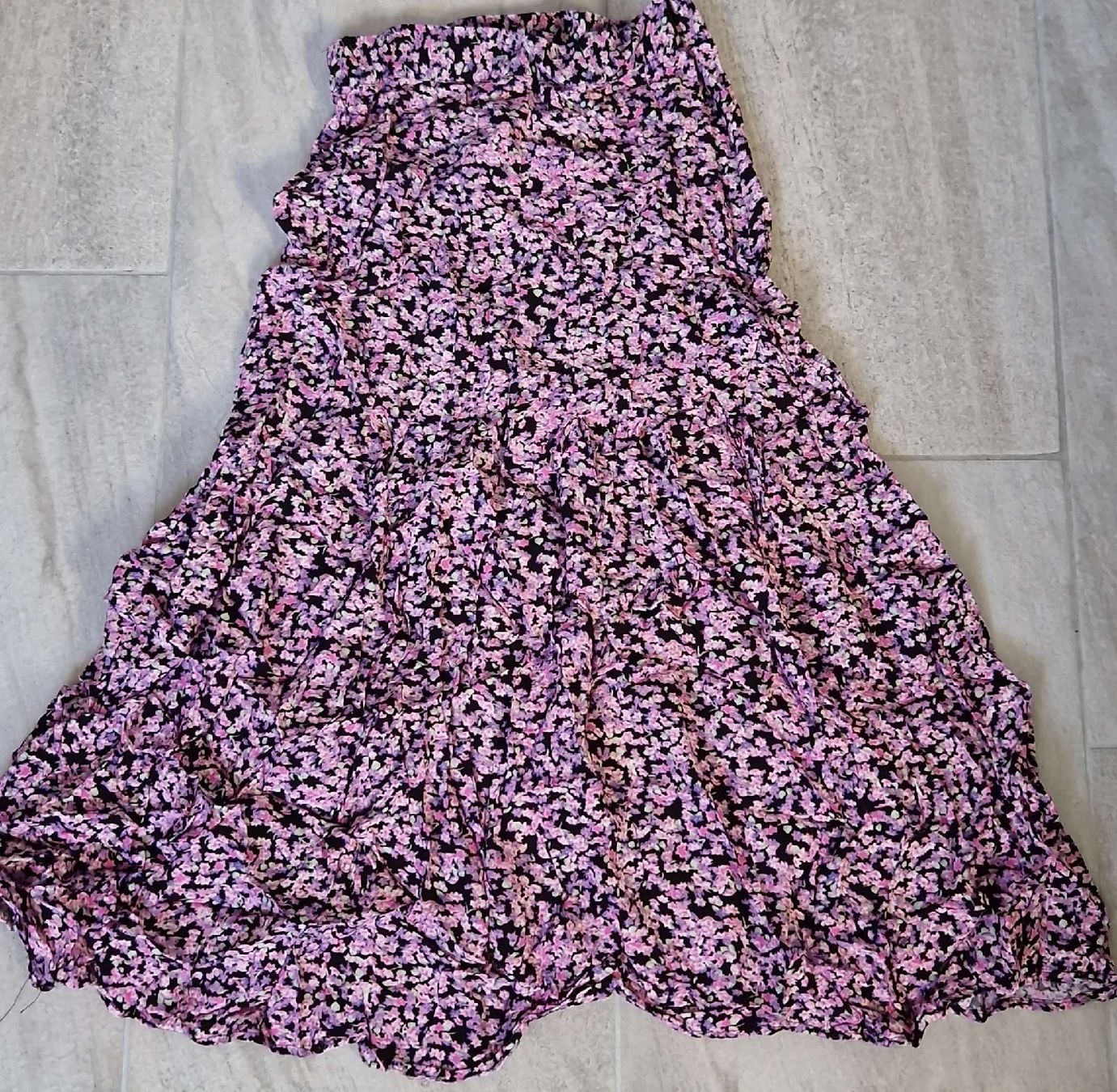 Jupes: Rock mit Blumenmuster XS – D'occasion à Rüti ZH par lin_7tjp