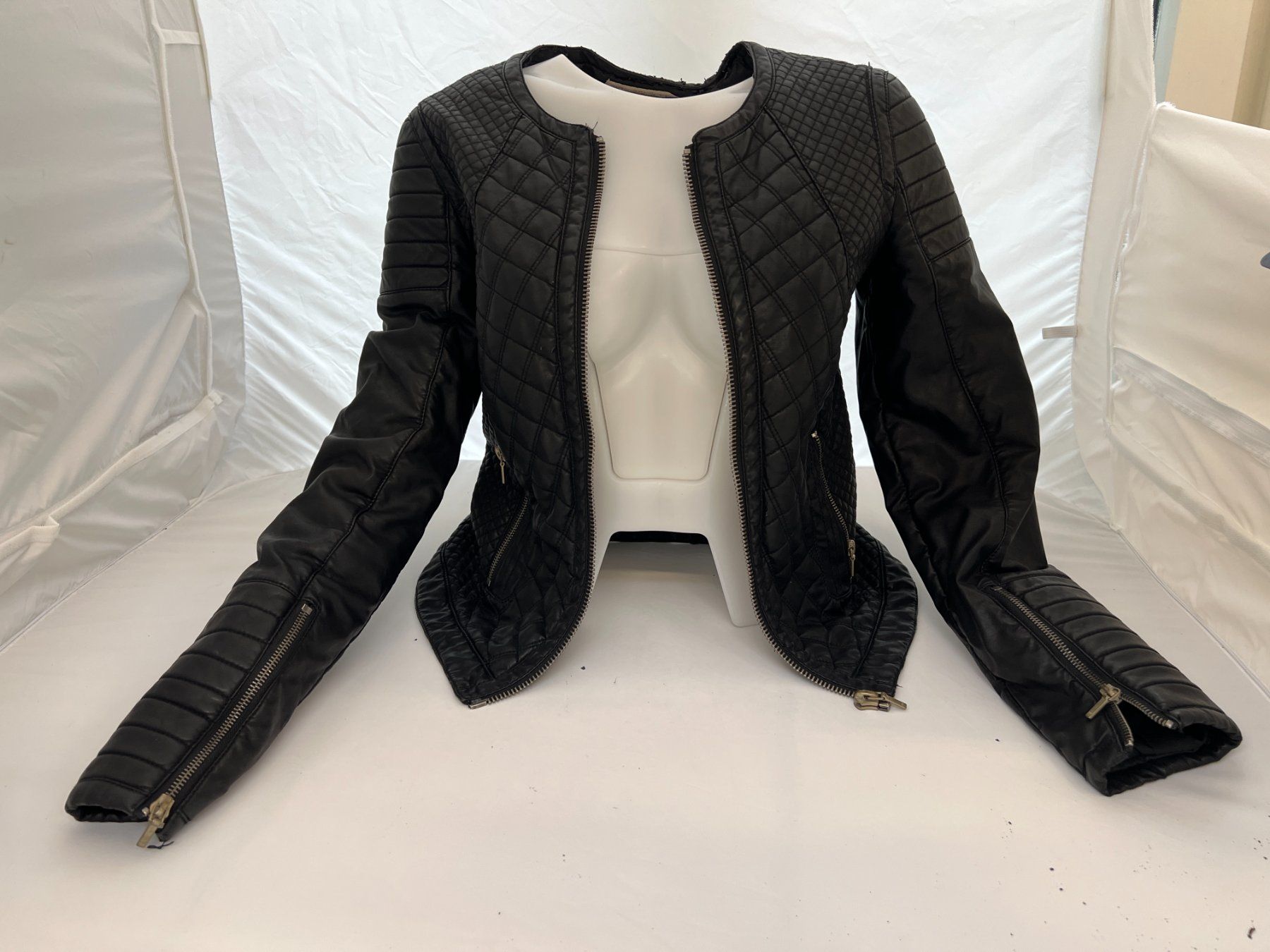 Zara Jacken: Kunstlederjacke in Schwarz, Grösse M - – Gebraucht aus Zürich von Drahtzug