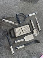 Set 9 utensili da cucina in acciaio e plastica nera