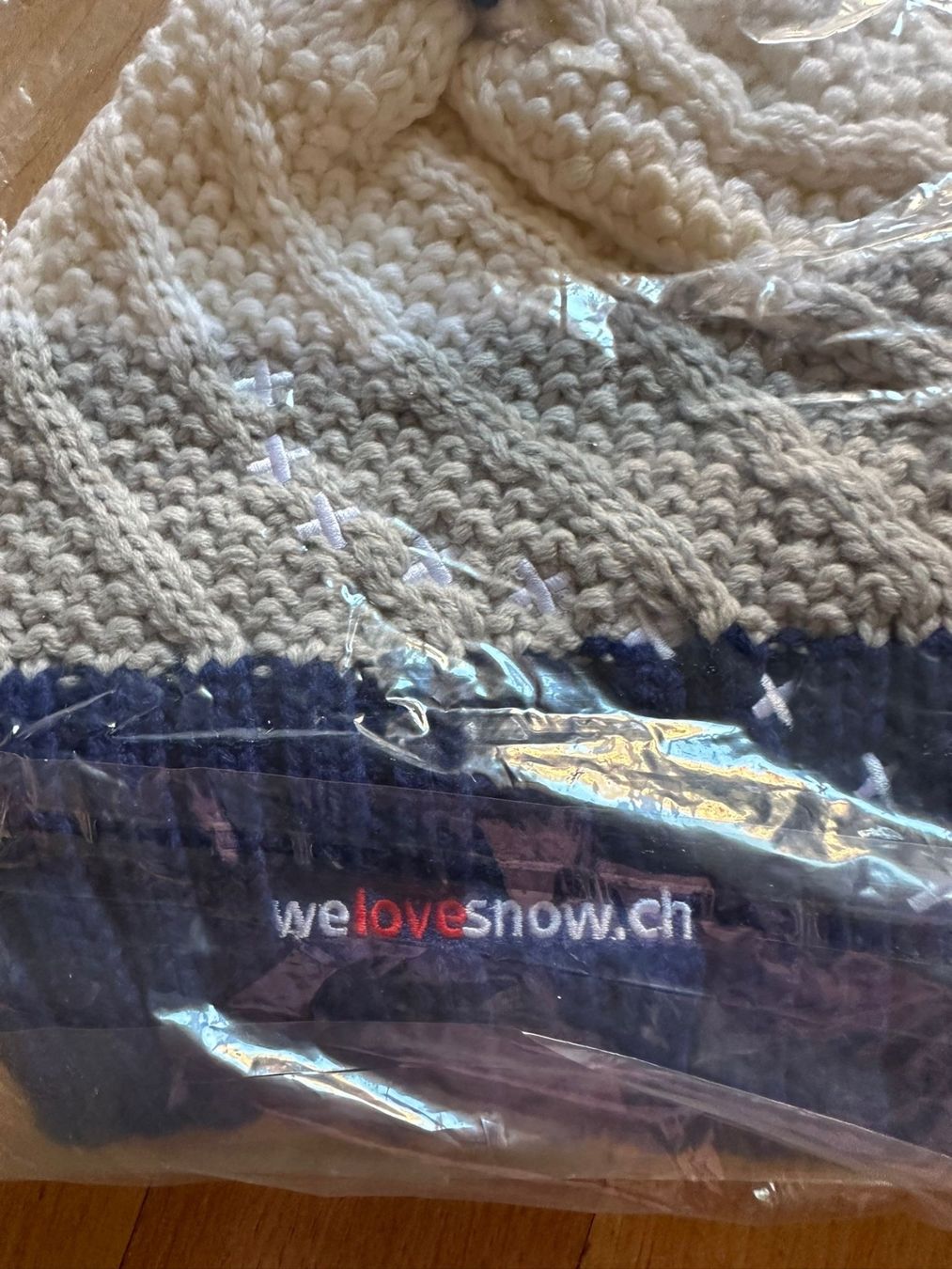 Copricapi, berretti & cappellini: Raiffeisen Skimütze blau – Nuovo e nell'imballaggio originale da Bern venduto da womiman 1