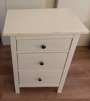  IKEA HEMNES Nachttische / Kommoden (mit 3 Schubladen)