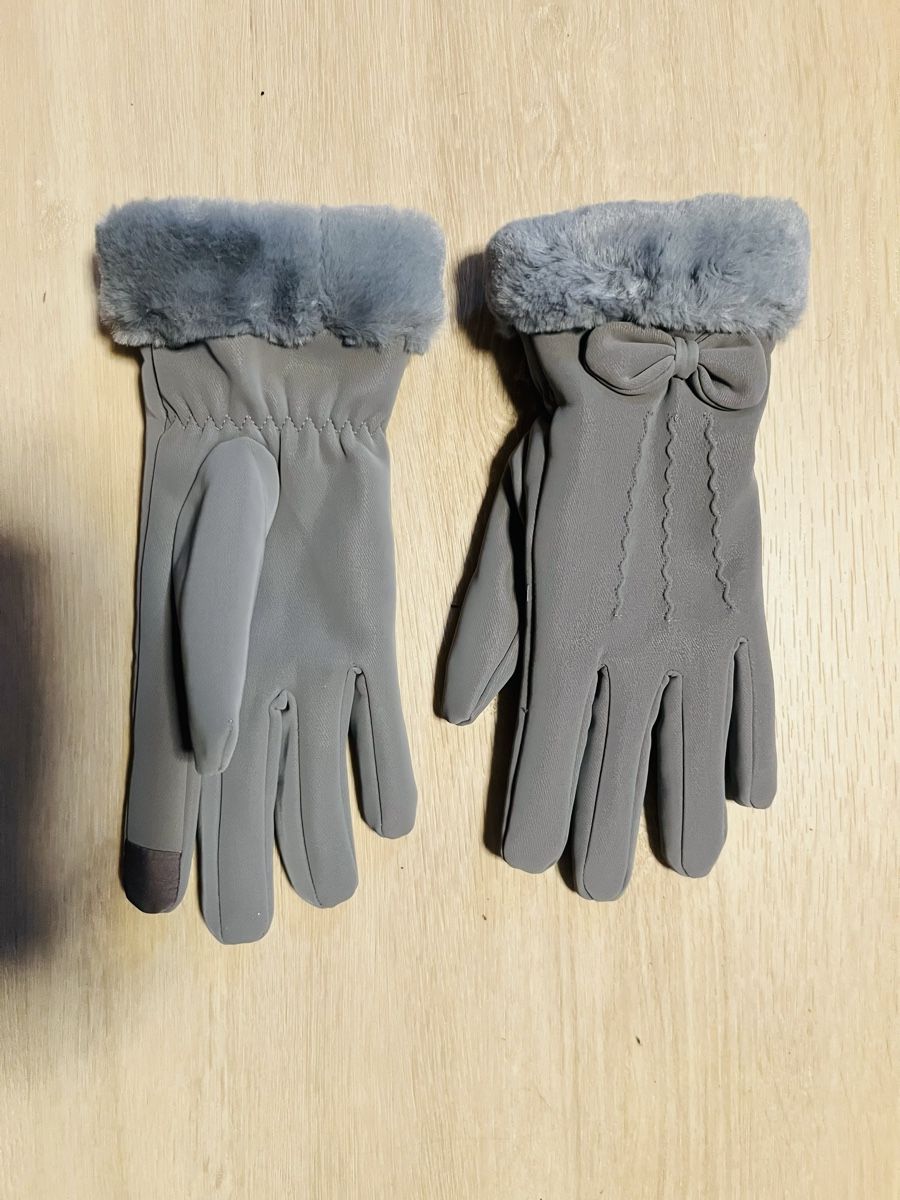Handschuhe & Handstulpen: Qualitative Damen Handschuhe mit Fell (Neu) – Neu (gemäss Beschreibung) aus Frauenfeld von Repsol_Vani