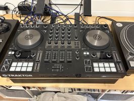 Native Instruments Traktor S4 MK3 DJ Controller