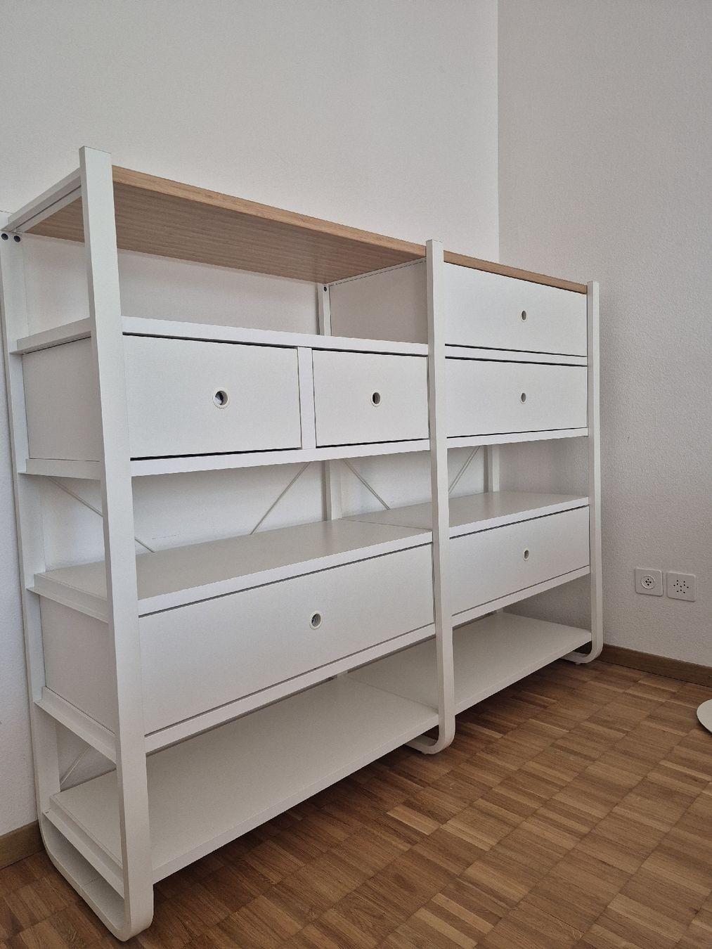 Commodes: Komode weiss / Holz ab CHF 1.- – D'occasion à Zürich par yanickaem89 1