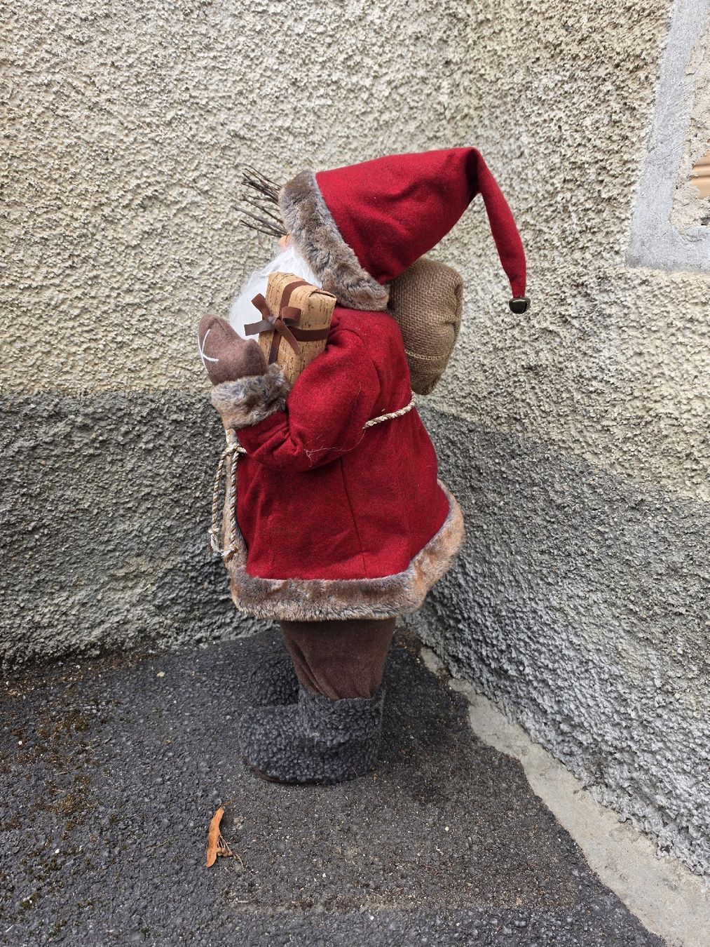 Figuren: Père Noël. – Neu (gemäss Beschreibung) aus Bevaix von Nounoursch 2