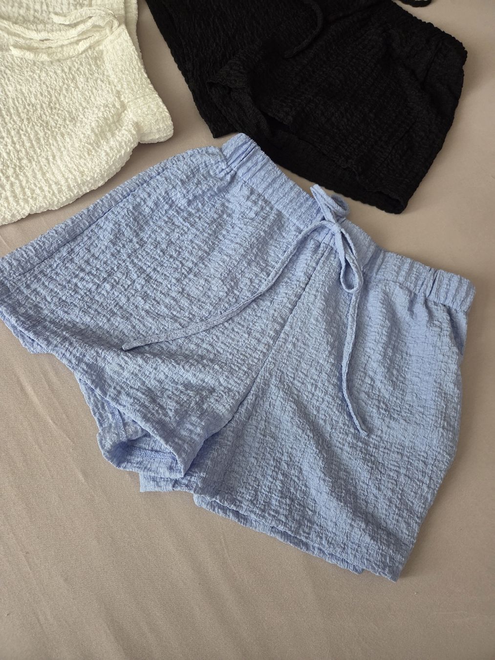 Lotti di vestiti: Kurze Hosen 3er Set Grösse S – Nuovo (secondo la descrizione) da Hittnau venduto da SirKahn 2