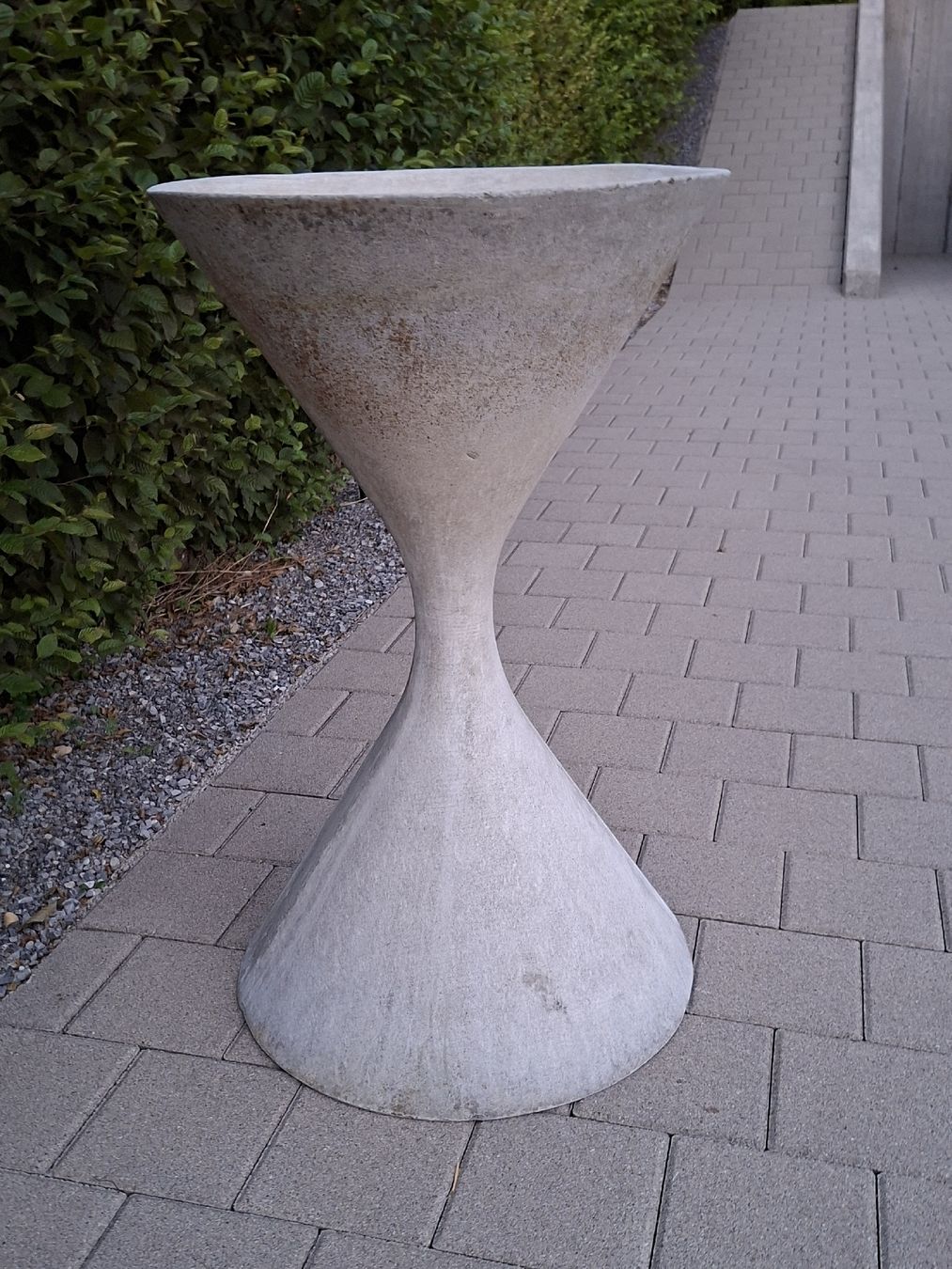 Eternit Vasi per fiori: Willy Guhl Eternit Blumenspindel – Usato da Ganterschwil venduto da HeidiuPeter 2