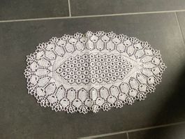 Handgemachte Tischdecke, weiss, gehäkelt, ca. 35x20 cm