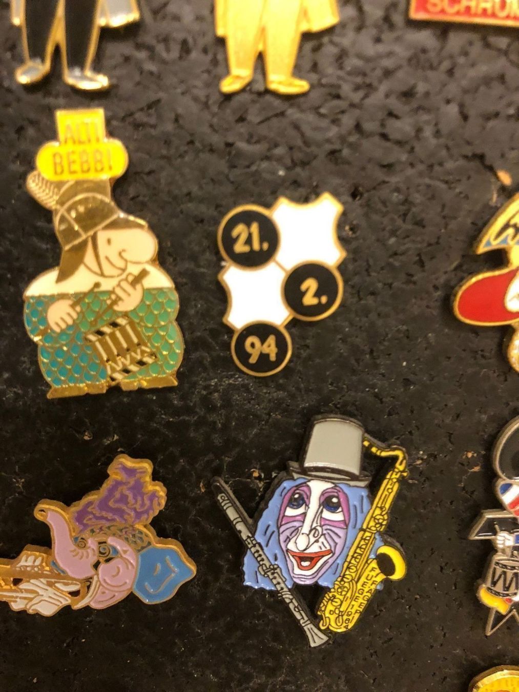 Spille & Fermagli: PIN-Sammlung Baslerfasnacht – Usato da Muttenz venduto da Gucci2005 4