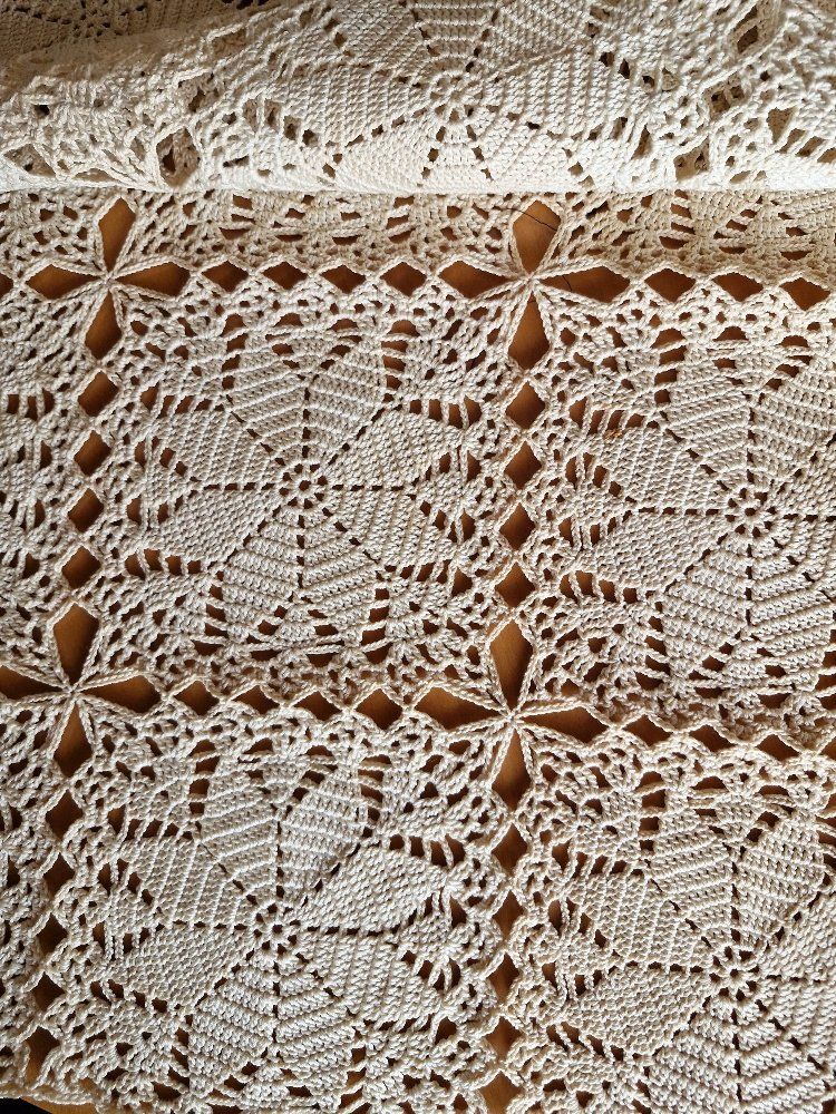 Altra biancheria da tavola: Tischdecke gehäkelt 127x175 cm – Usato da Gerzensee venduto da Neggimann 3