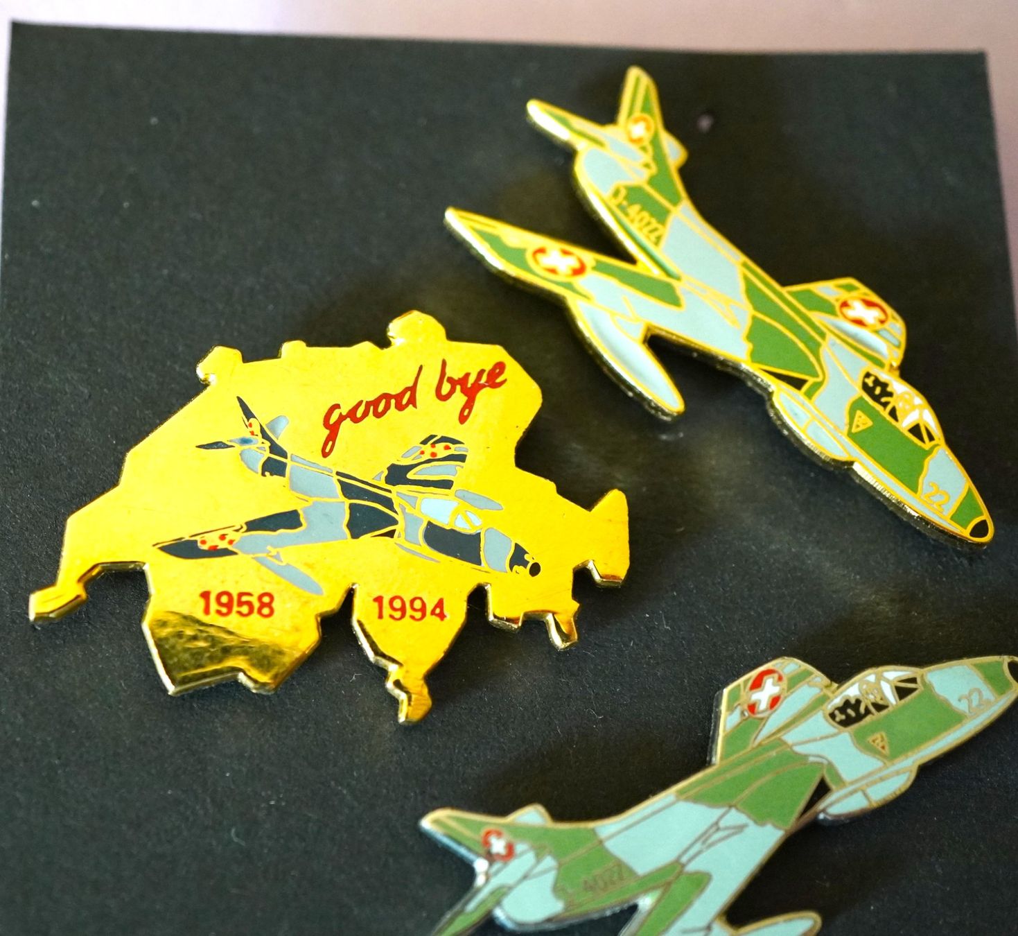 Schweizer Armee Plaketten & Abzeichen: 3 Pin Hunter Kampfflieger CH Armee – Gebraucht aus Worb von worb01 1