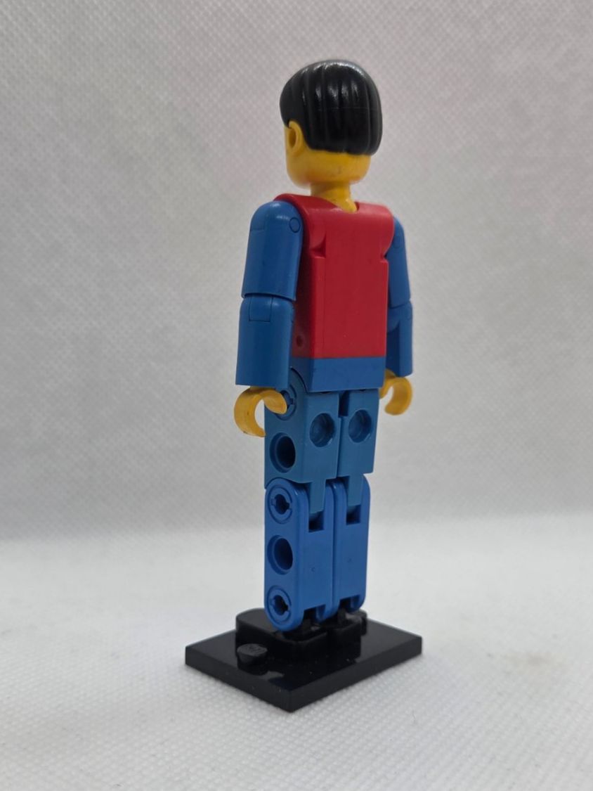 Lego Kit di costruzioni: LEGO Technic tech040 Technic Figure Blue Legs, Red Top – Usato da Basadingen venduto da tot_59zf 4