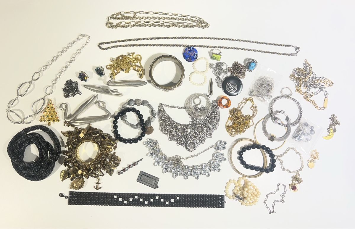 Sonstiger Schmuck: Lot de bijoux anciens – Gebraucht aus St-Pierre-Clages von ste_xk6p