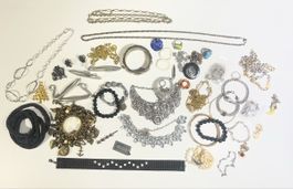 Lot de bijoux anciens