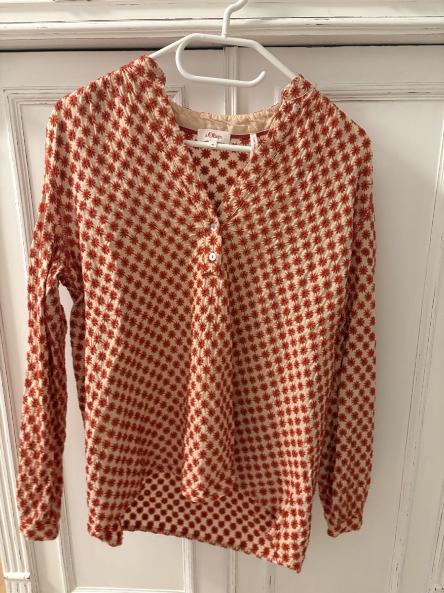 S.Oliver Blusen: S.Oliver Bluse, Grösse 40, terracotta-weiss gemustert, Blume – Gebraucht aus Steffisburg von Gretchenfrage