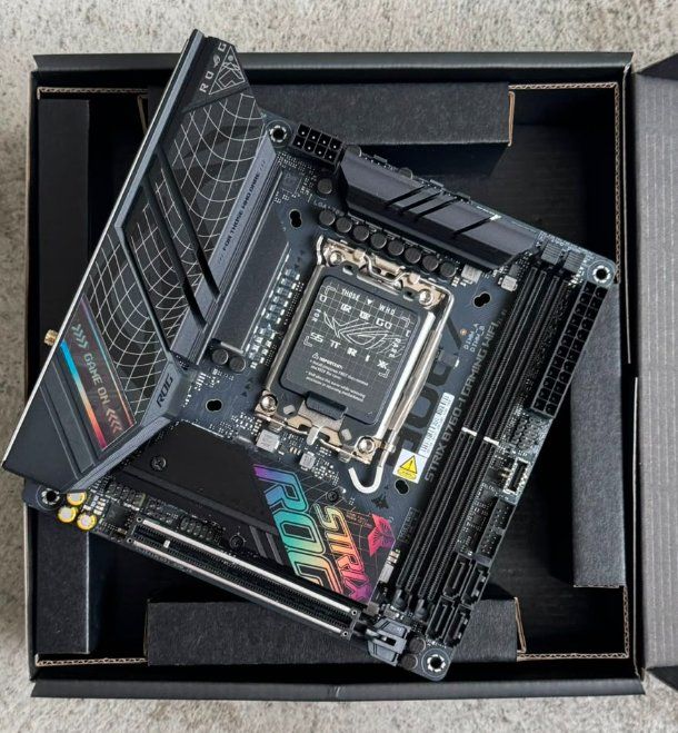 Guinzagli & Collari: ASUS ROG STRIX B760-I -  LGA 1700, Intel B760, Mini ITX – Usato da Dagmersellen venduto da Purppetz