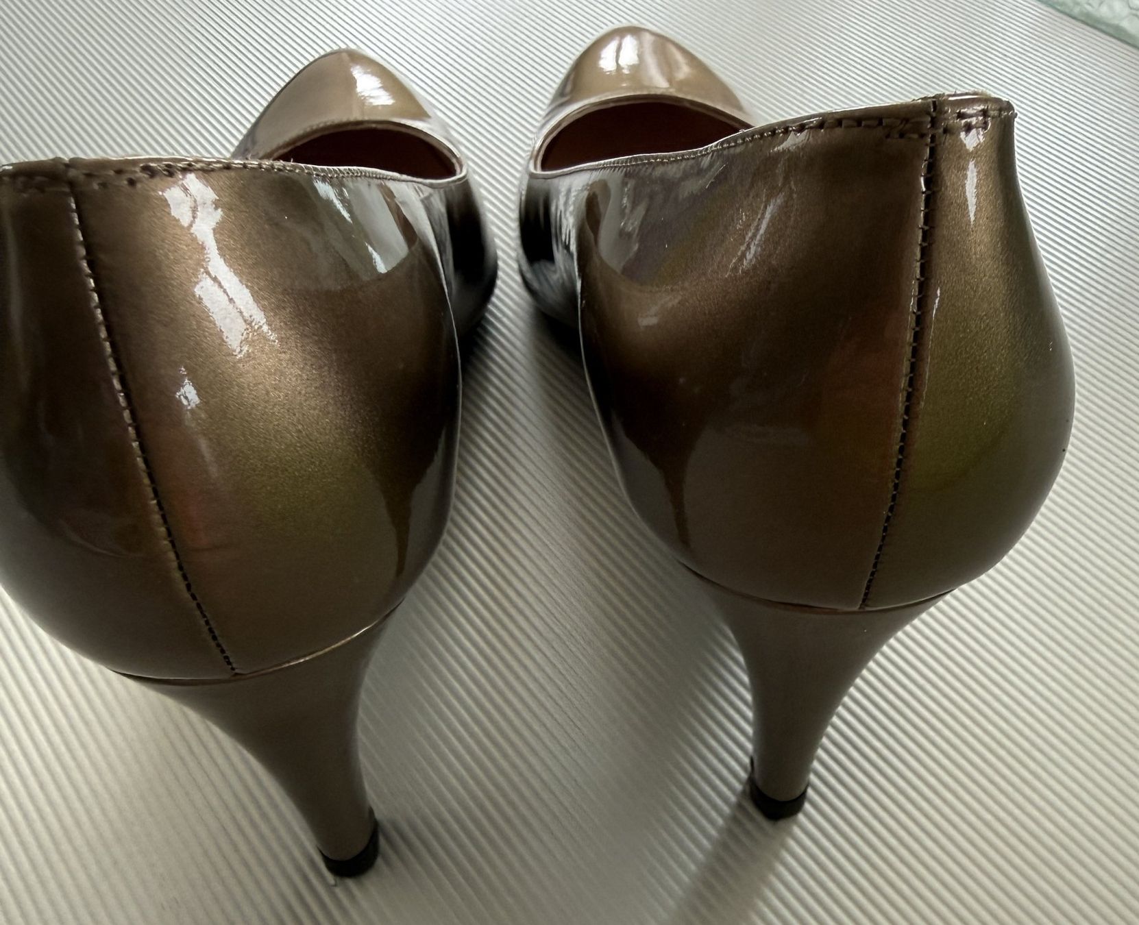 Stuart Weitzman Scarpe da donna: Stuart Weizman Pumps gold - Grösse 37,5 – Nuovo (secondo la descrizione) da Wallisellen venduto da chr_s557 5
