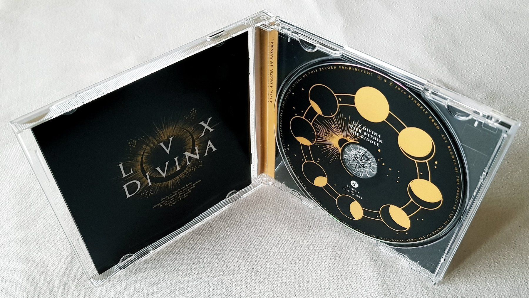 CD: Lux Divina – Walk Within The Riddle - CD - 2016  First Press – Usato da Uster venduto da Zardodel 3