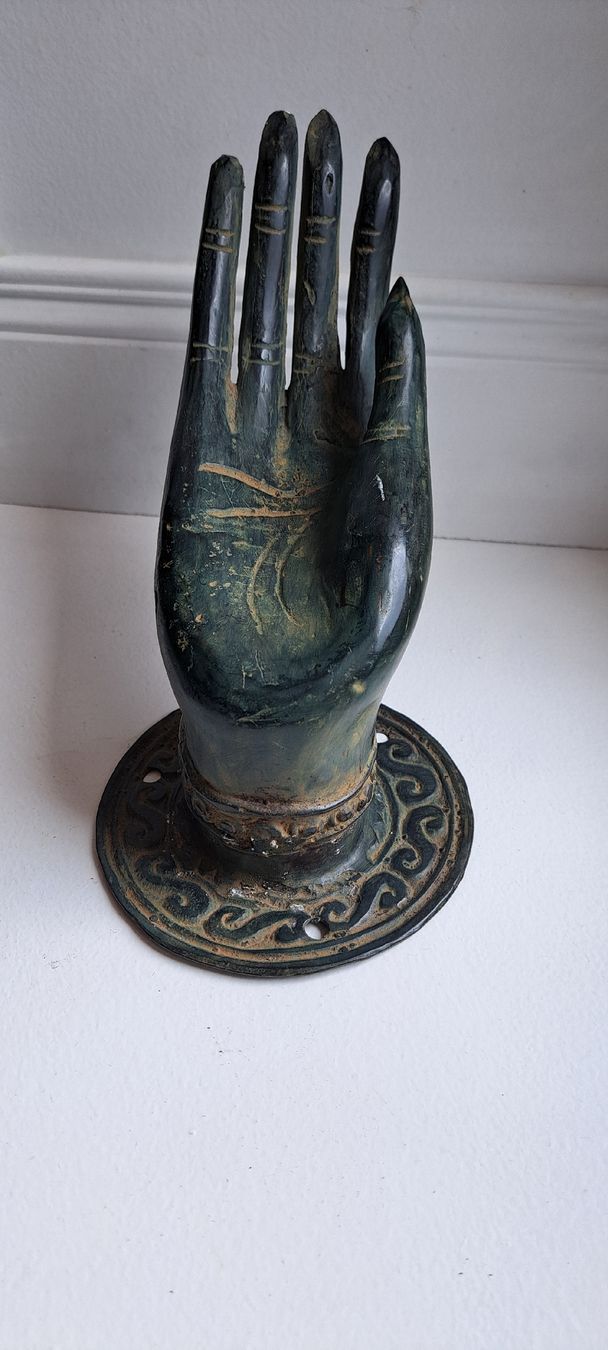 Tutte le decorazioni: Main bouddhiste en bronze – Nuovo e nell'imballaggio originale da St-Aubin-Sauges venduto da Rrrrrrrrrrr