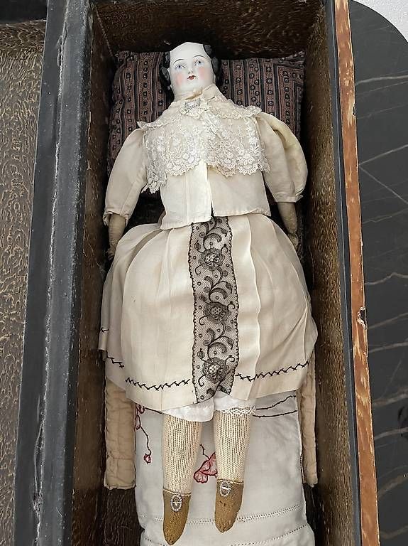 Bambole: Antike Porzellan Puppe mit Truhe – Usato da Schaffhausen venduto da stregina 2