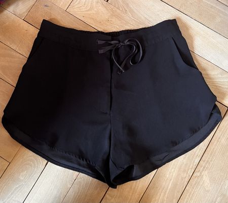H&M Damen Stoffshorts Gr. 40 – Schwarz