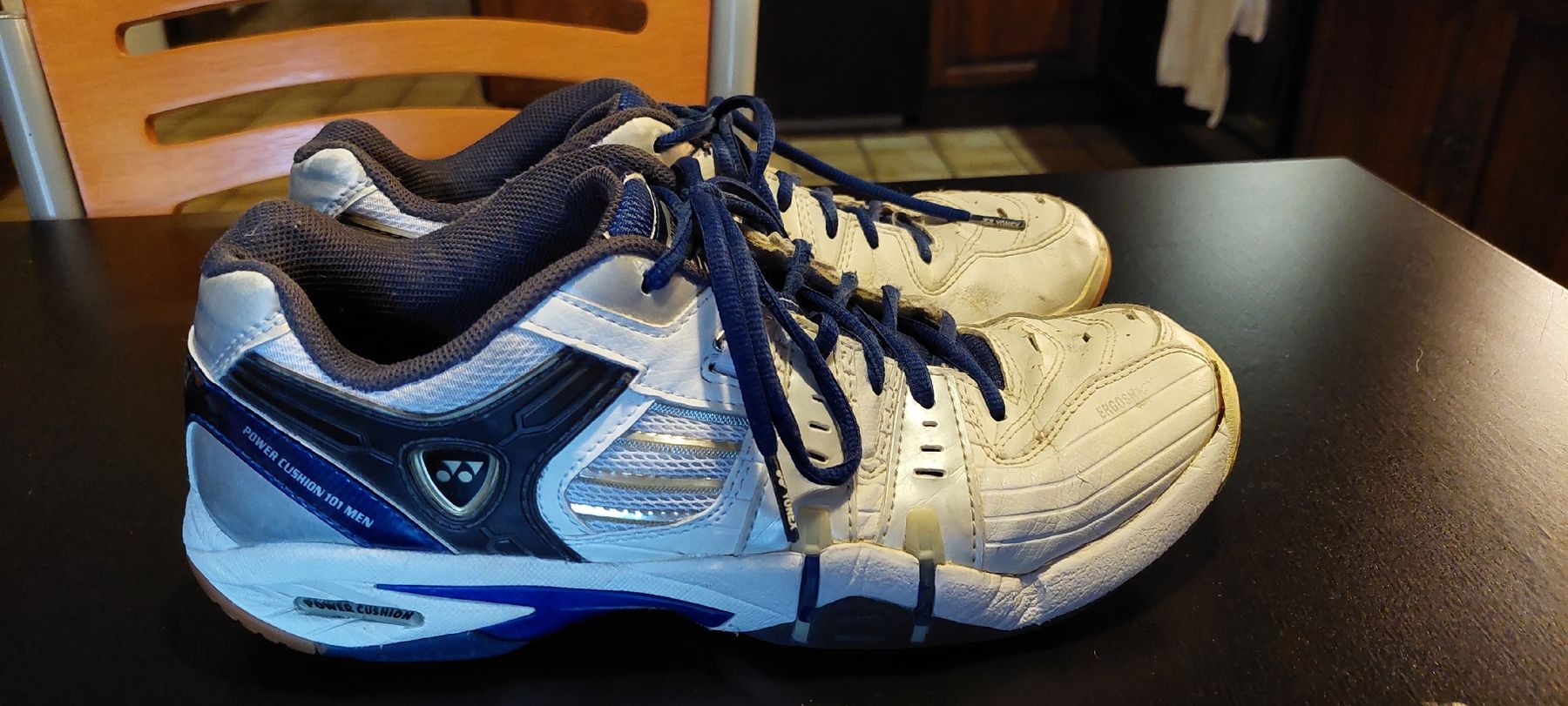 Yonex Scarpe da uomo: Chaussure de badminton - Yonex - taille 43 – Usato da Martigny venduto da ValentinClosuit 1