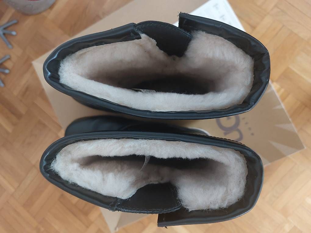 Ugg Scarpe da uomo: UGG M CARNERO 3243 M/BLK Herren – Usato da Bremgarten AG venduto da marcelbu62 2