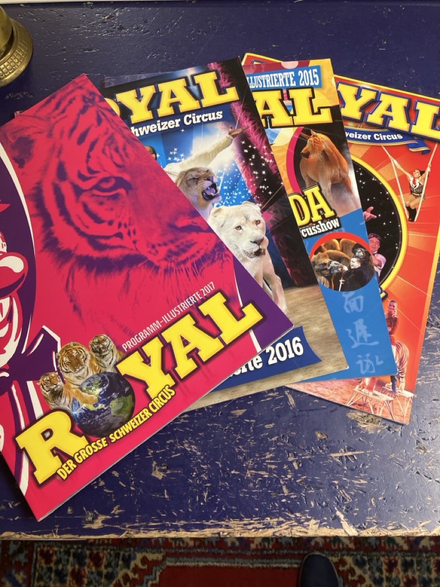 Riviste & Magazine: 4er Set in Zirkuszeitung Royal  – Usato da Erlenbach im Simmental! venduto da Simmentaler-Perlen