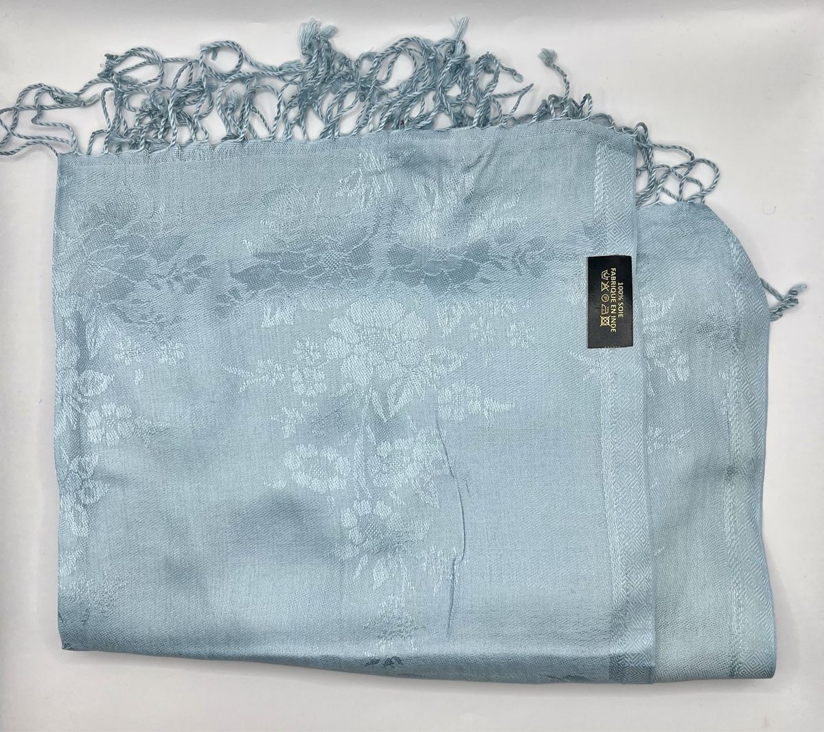 Foulards, Tücher & Schals: Echarpe 100% soie bleu clair, élégante et douce. – Neu und originalverpackt aus Coffrane von Luxary_16 7