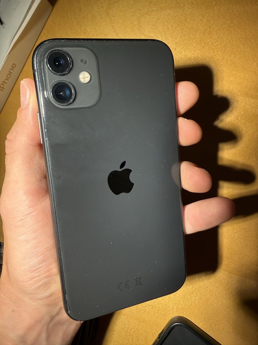 Apple Portables: iPhone 11 64GB Schwarz – D'occasion à Luzern par betzgi02 1
