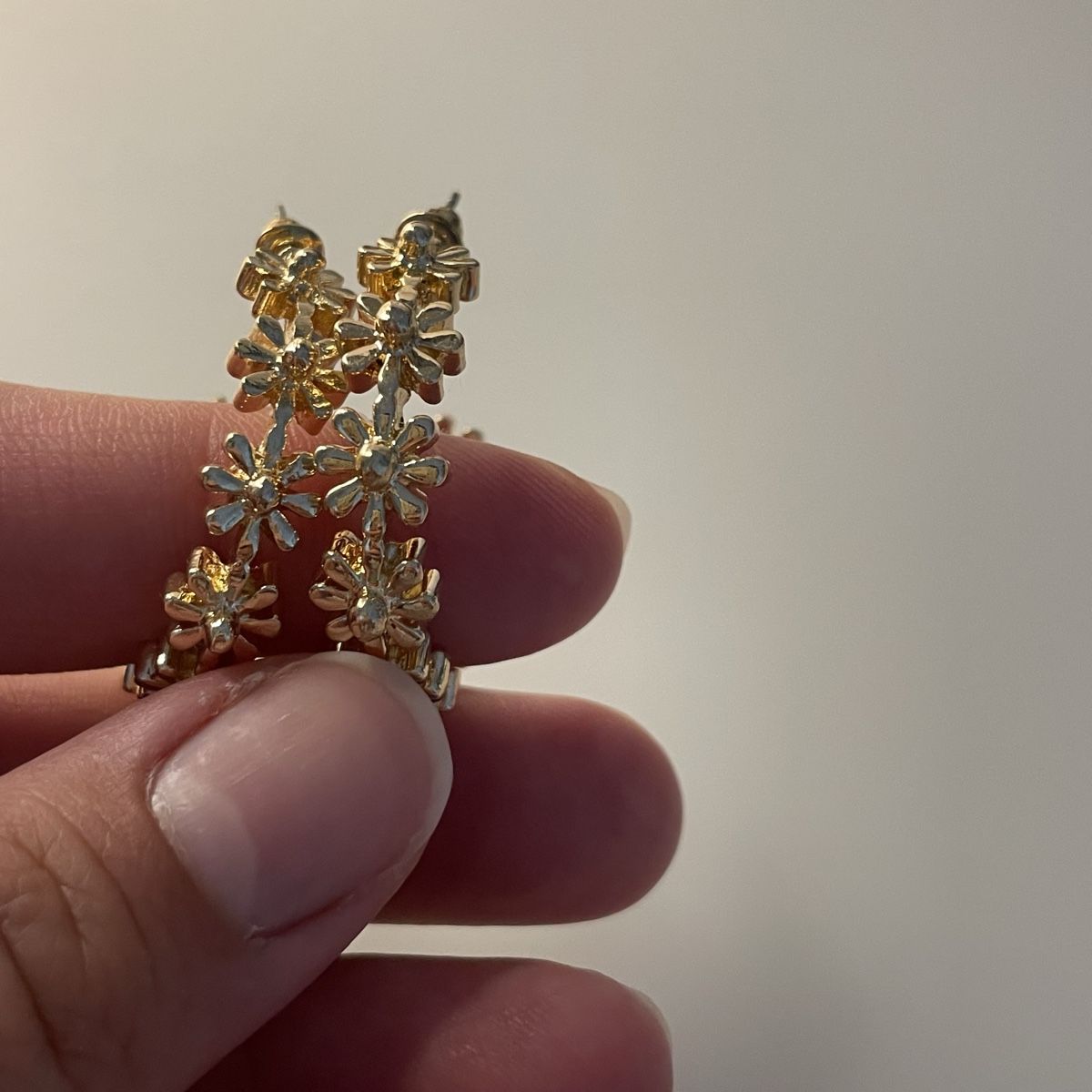 Orecchini pendenti & Orecchini a lobo: Ohhringe, Creolen mit Blumen, Modeschmuck – Nuovo e nell'imballaggio originale da Bellach venduto da Lapislazuli_blues 1