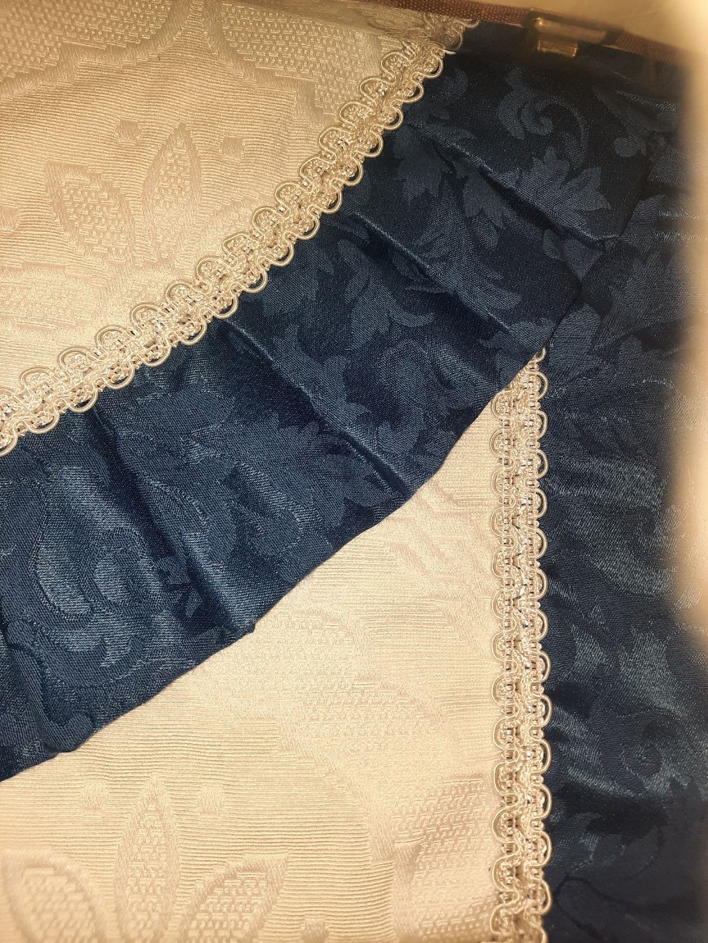 Couvertures: corredo letto in SETA – Neuf avec emballage d'origine à Biasca par Old_6blh 4