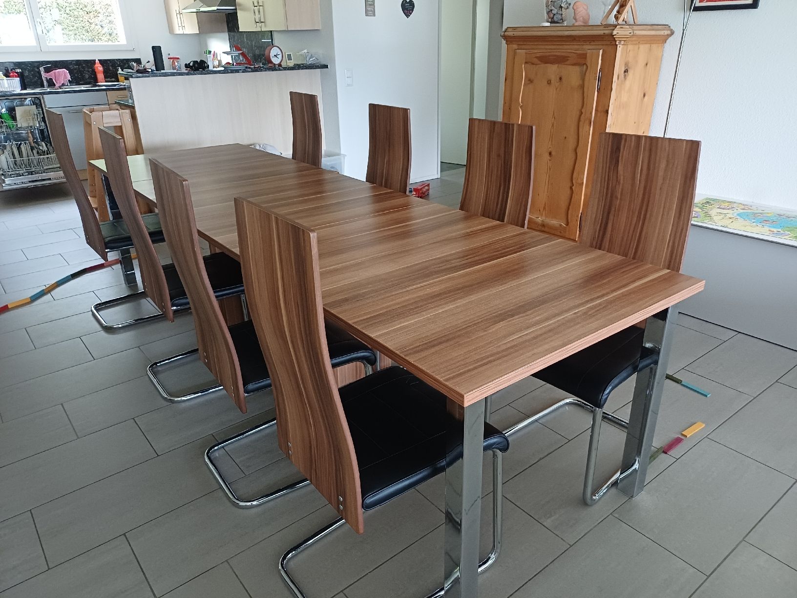 Set di tavolo e panche: Esstisch und 8 Stühle – Usato da Merlischachen venduto da Igirma 1