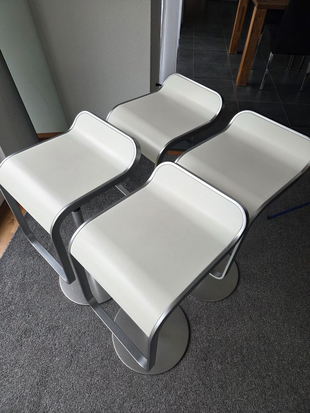Lapalma Sgabelli: 4er Set Lapalma Designerhocker weiss – Usato da Marbach SG venduto da safemaster777 3
