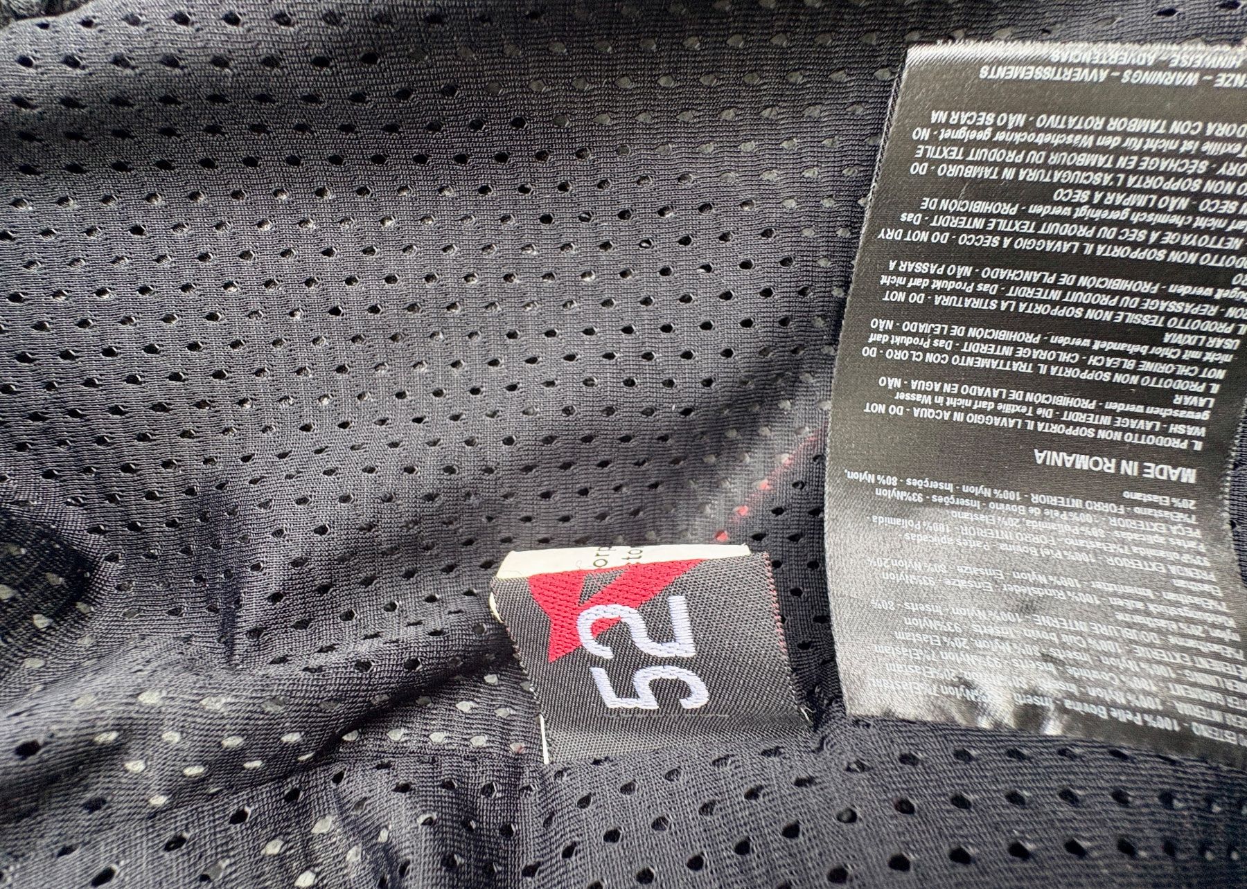 Completi: Dainese Avro D2 Lederkombi Gr. 52 – Usato da Frick venduto da Martaen 4