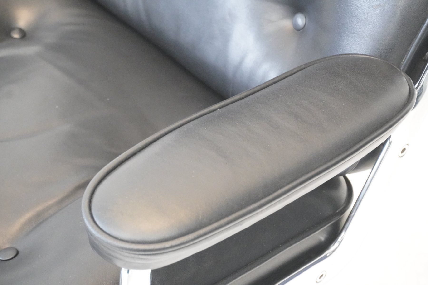 Vitra Poltrone: Vitra Eames Lobby Chair ES104 nero – Usato da Bad Zurzach venduto da QLASSIQ 7