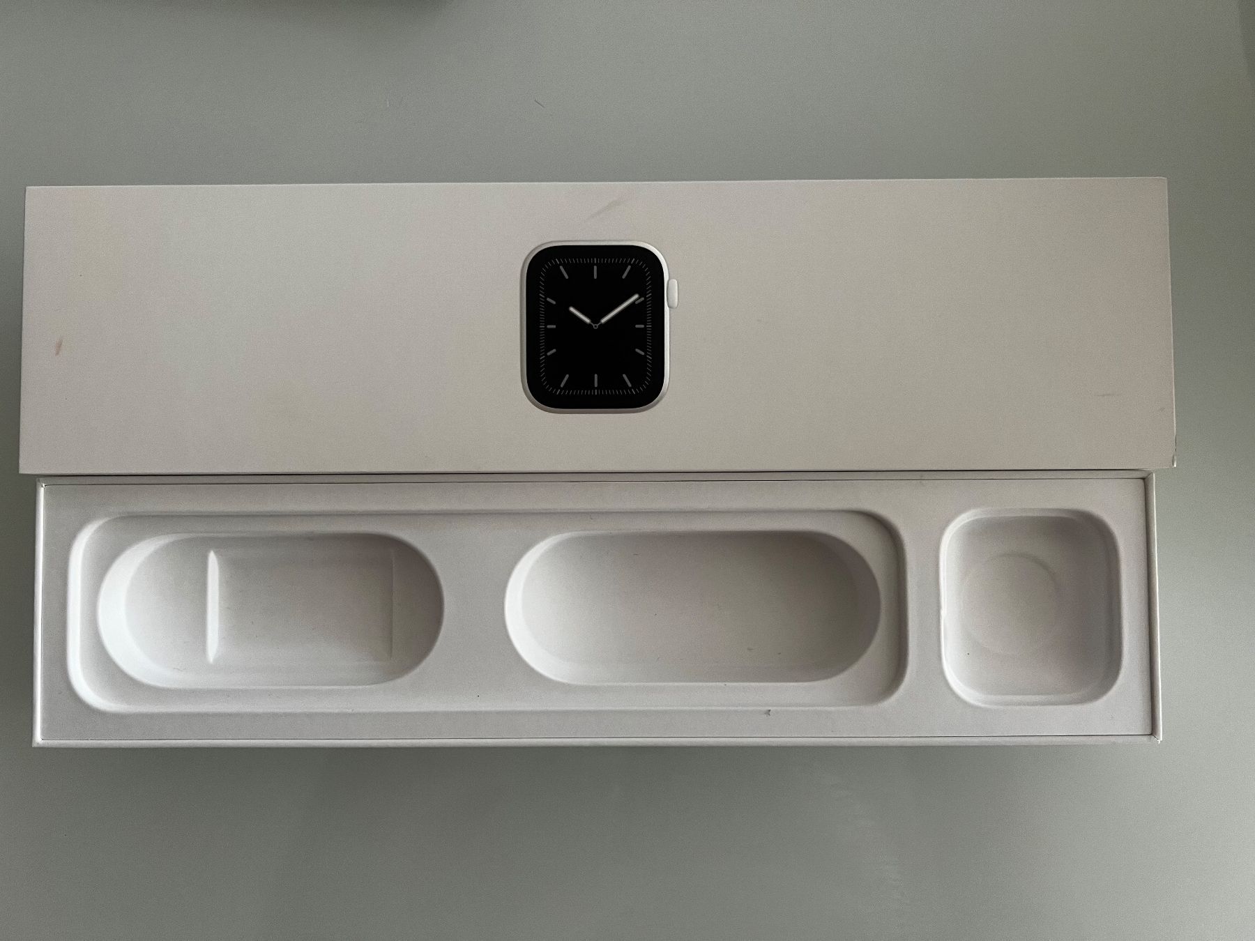 Apple Smartwatch: AppleWatch Series 5 Silber mit Edelstahlband – Gebraucht aus Oftringen von federerlorena 5