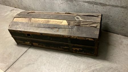 Lungo baule da restaurare